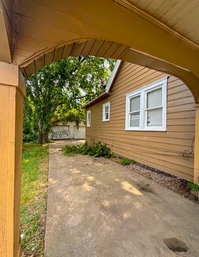 Building Photo - 1616 Campbell St