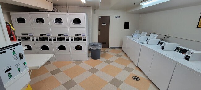 Building Photo - 675 Grove Terrace