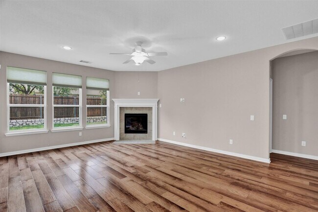 Building Photo - Located in McKinney's desirable Erwin Farms, this beautiful home exudes modern elegance and pract...