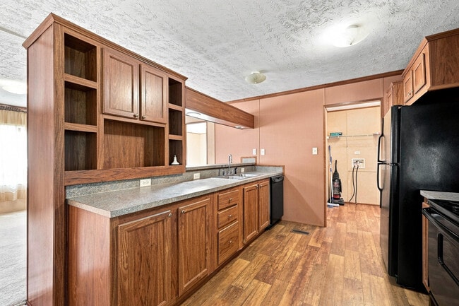 Building Photo - 188 Bradley Dr