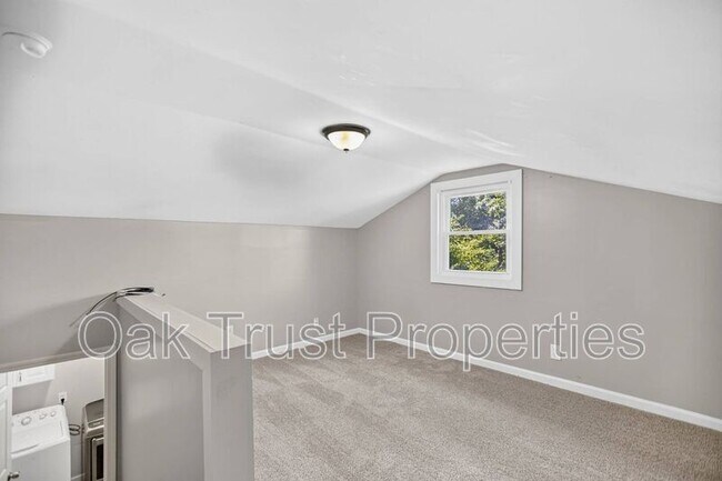 Building Photo - 220 Cornell Dr