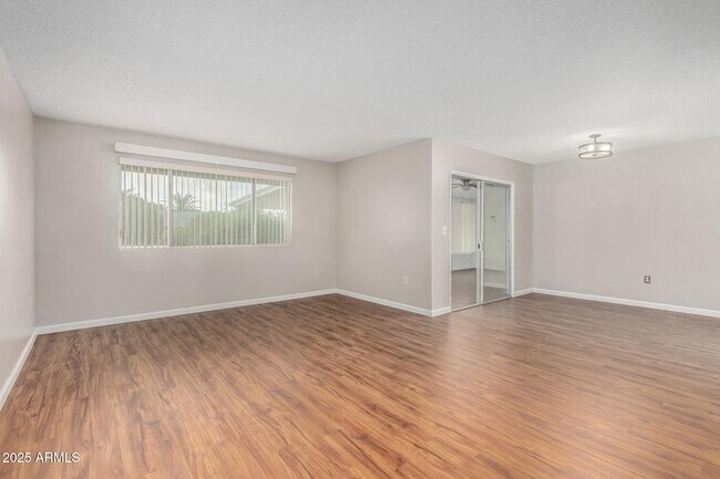 Building Photo - 10725 W El Capitan Cir