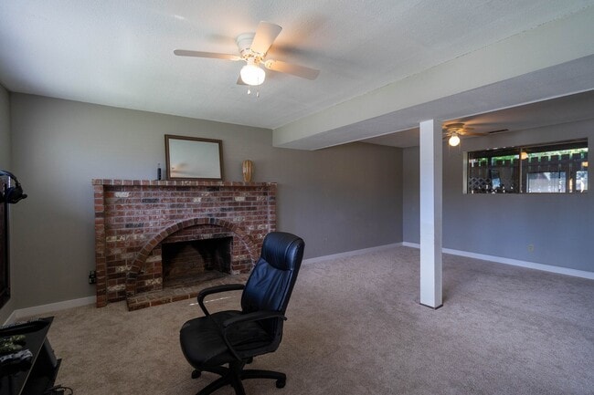 Building Photo - 3 Bed 2.5 Bath Home