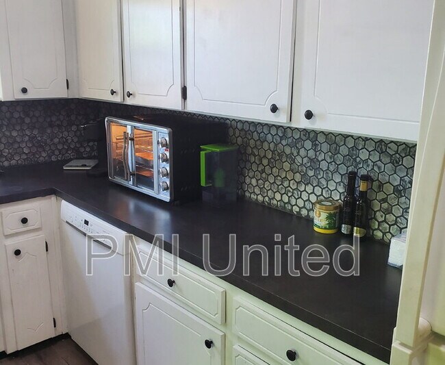 Building Photo - 509 Bryan St