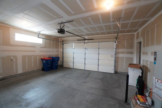 Building Photo - 38 E Ranch Dr