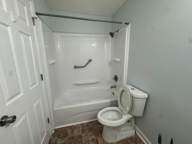 Building Photo - 3116 Plantation Dr