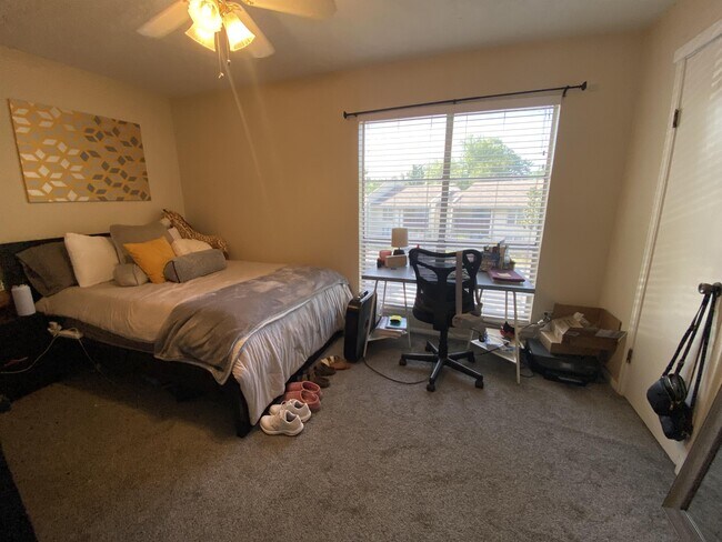 Building Photo - 809 Cardinal Creek Blvd