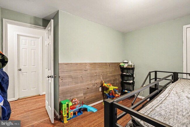 Building Photo - 7409 Lake Dr