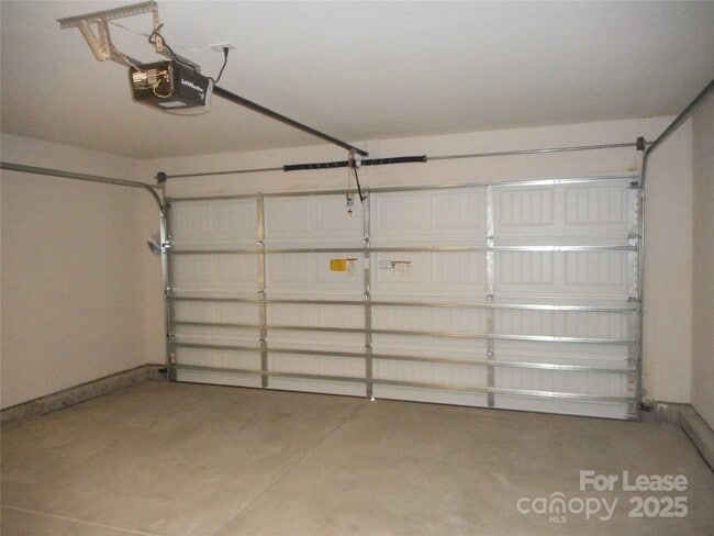 Building Photo - 2101 Talbert Ct