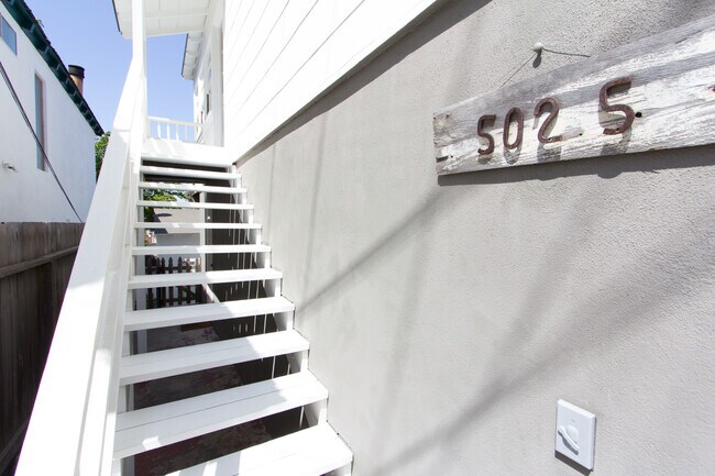 Building Photo - 502 Poinsettia Ave