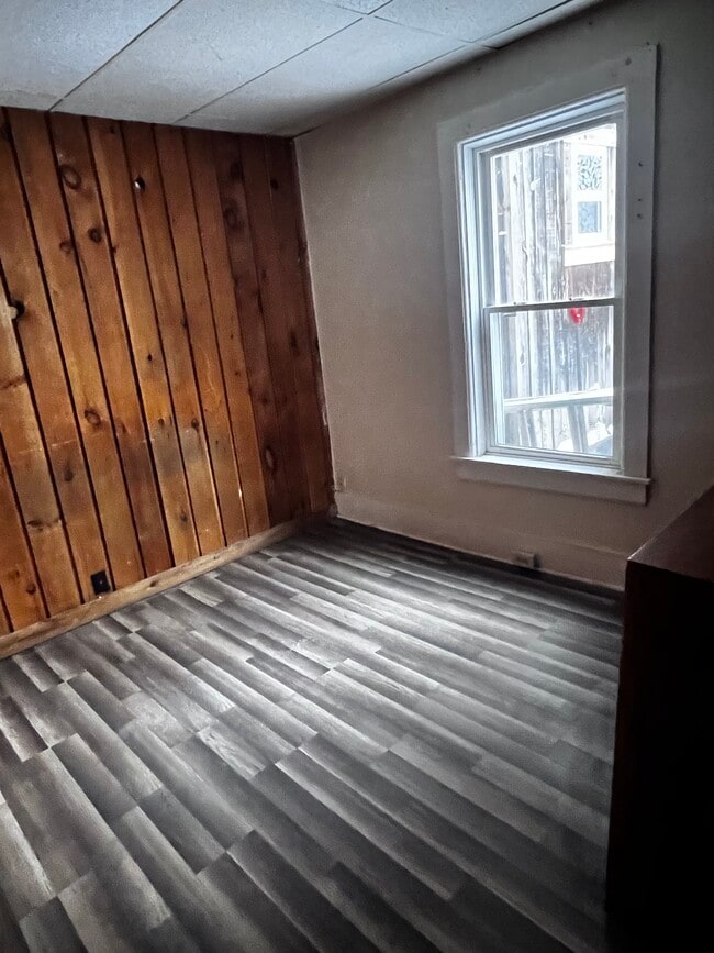 Building Photo - Railroad Street_12