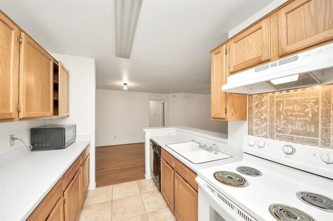 Building Photo - 10757 Braes Bend Dr