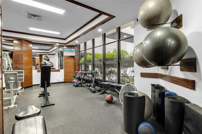 Building Photo - 18181 NE 31st Ct