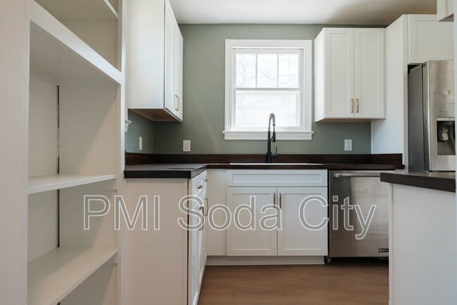 Building Photo - 332 Guilford St