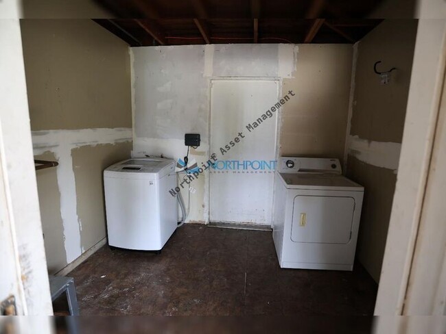 Building Photo - 1220 Browning Dr