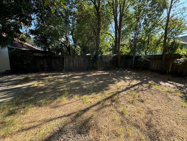 Building Photo - Lovely Cul-de-Sac Home in Davis – Close to Parks & Amenities