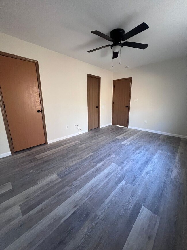 Building Photo - 1719-1719 Hanover Blvd