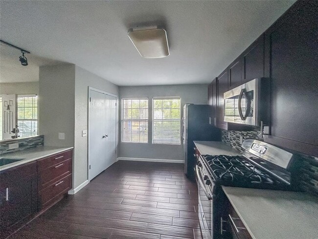 Building Photo - 5700 Glen Meadow Dr