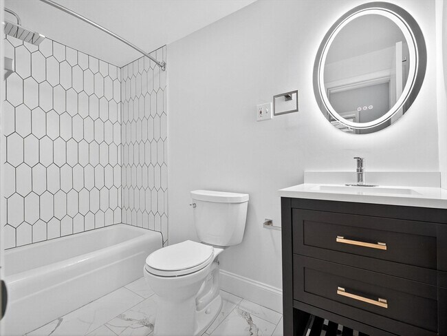 Building Photo - 1576 Cambridge St