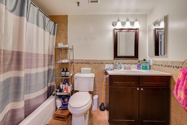 Building Photo - 551 Observer Hwy