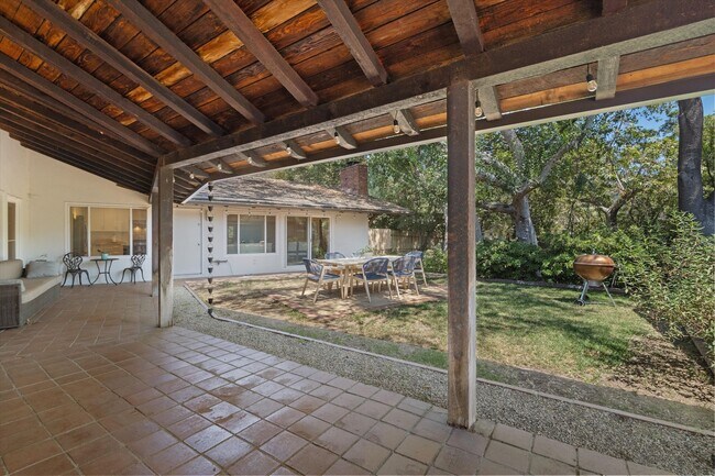 Building Photo - La Canada 4-Bedroom Home | Large Lot, Updated Kitchen, EV Charger