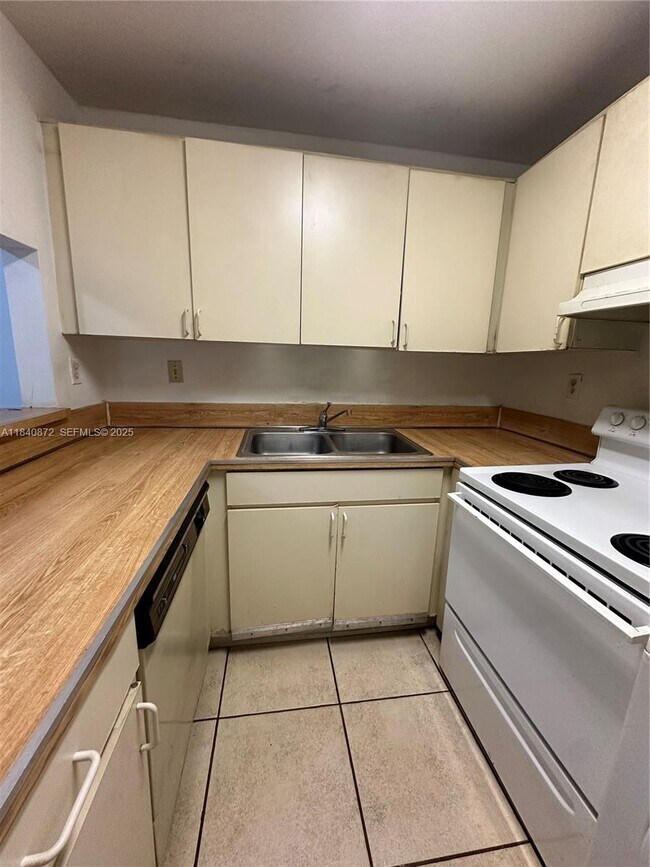 Building Photo - 13810 SW 112th St