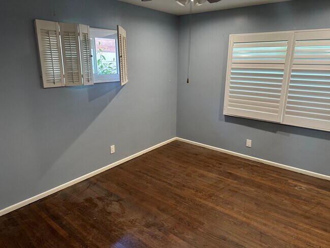 Building Photo - 1705 N Santa Anita Ave