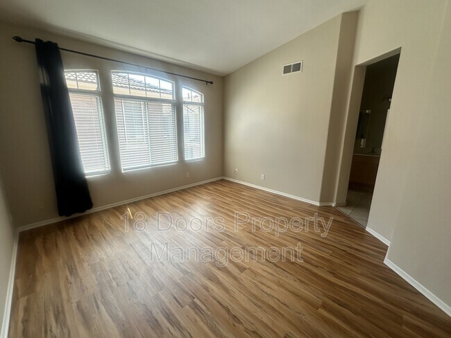 Building Photo - 926 Camino De La Reina