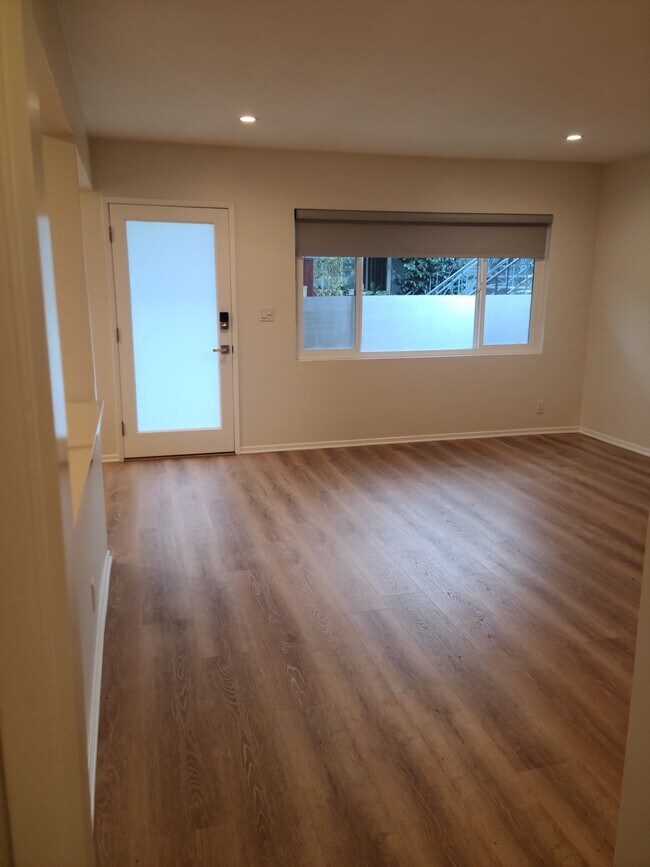 Building Photo - 734 Ashland Ave