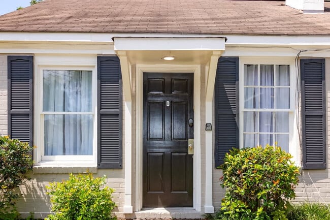 Building Photo - 3912 Crestview Dr