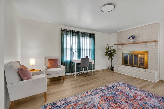 Building Photo - 812 E Olmstead Ave