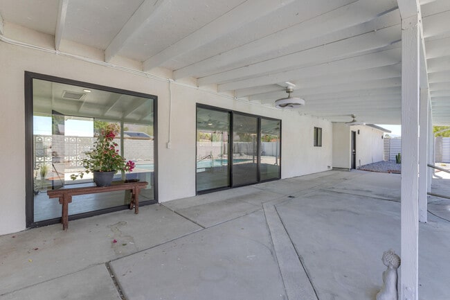 Building Photo - 2203 E Acacia Rd N