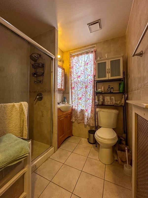 Building Photo - 19 Locust St