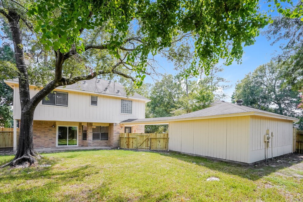 Building Photo - 8431 Pines Pl Dr