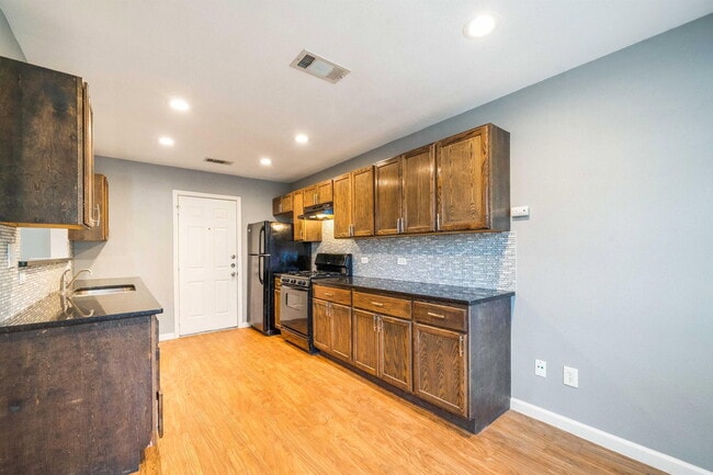 Building Photo - 16336 Edgemere Dr