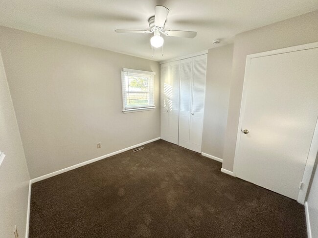 Building Photo - 3003 Killarney Dr