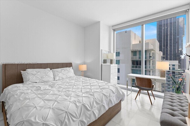 Building Photo - 700 NE 26th Terrace