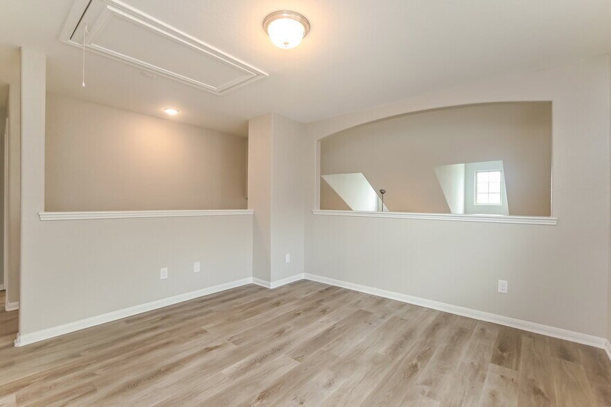 Building Photo - 5119 Gulf Stream Ln