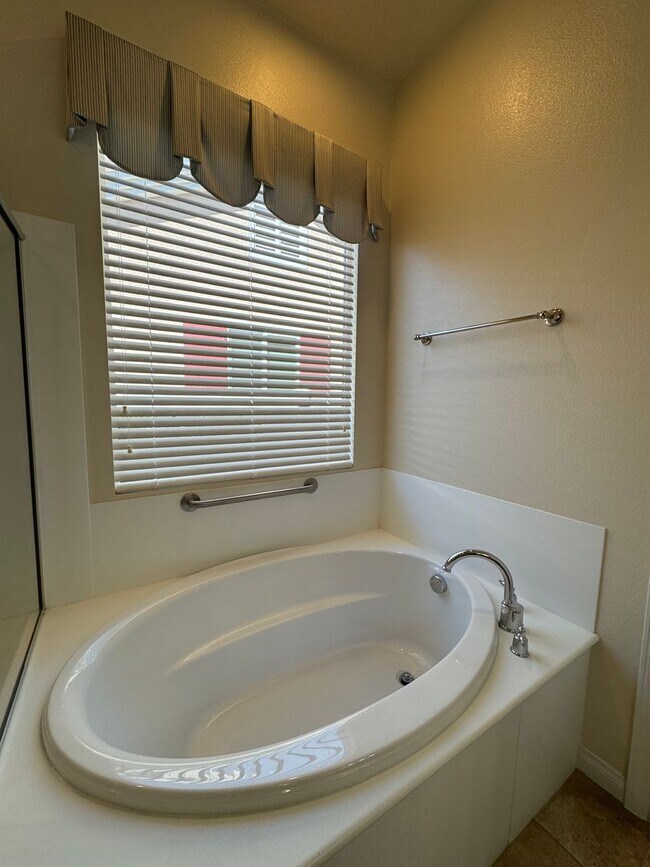 Building Photo - 55 + Community of Sun City Del Webb in App...