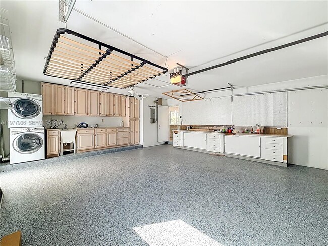 Building Photo - 2770 NE 8th Ct