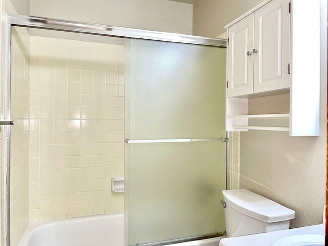 Building Photo - 2 Bedroom Patio Home  W/ Central Air Conditioning to be Installed Summer 2026!!