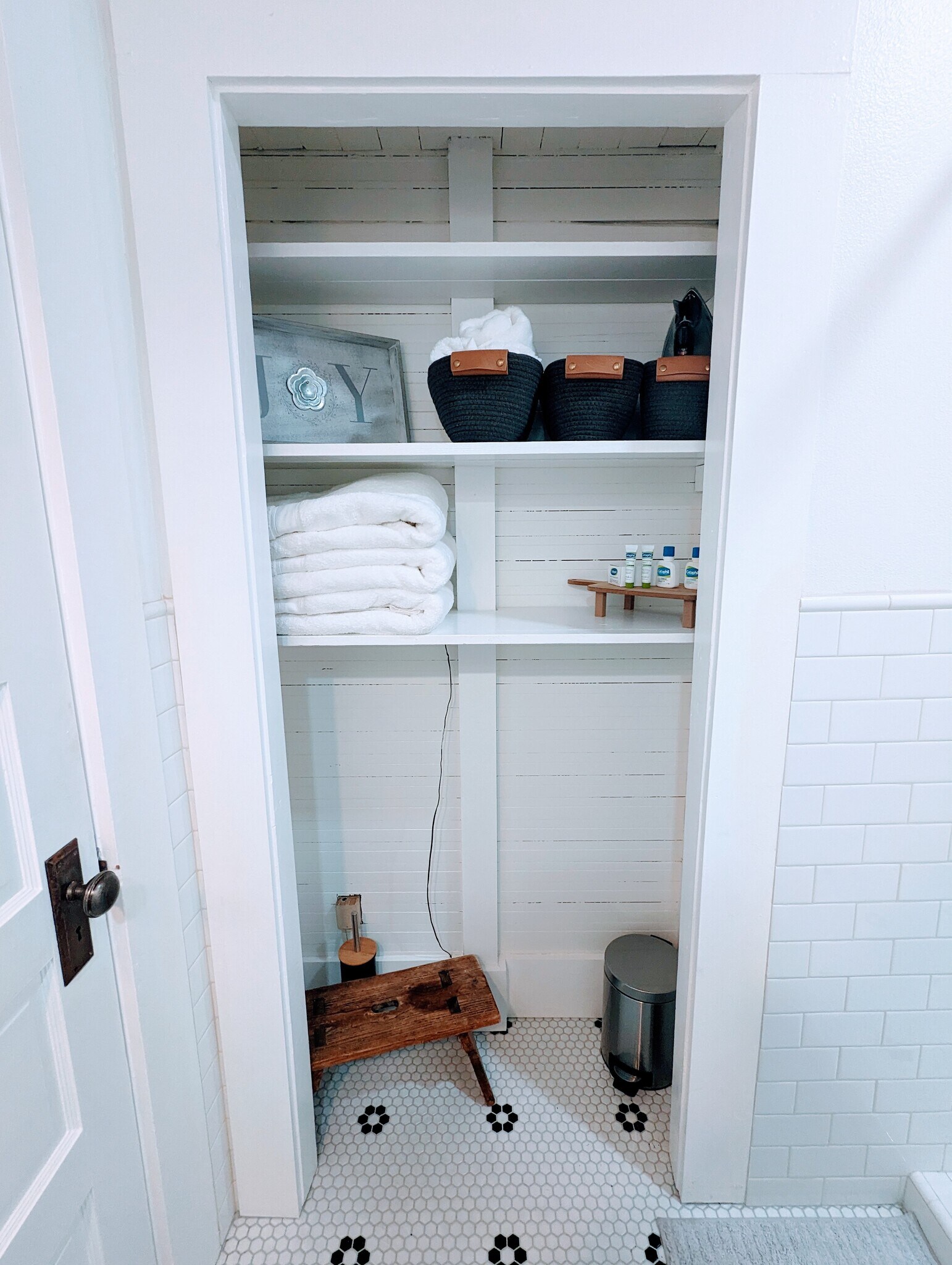 Bath closet - 1114 E Old Pass Rd