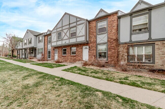 Building Photo - Lovely Three bed / Two bath for rent