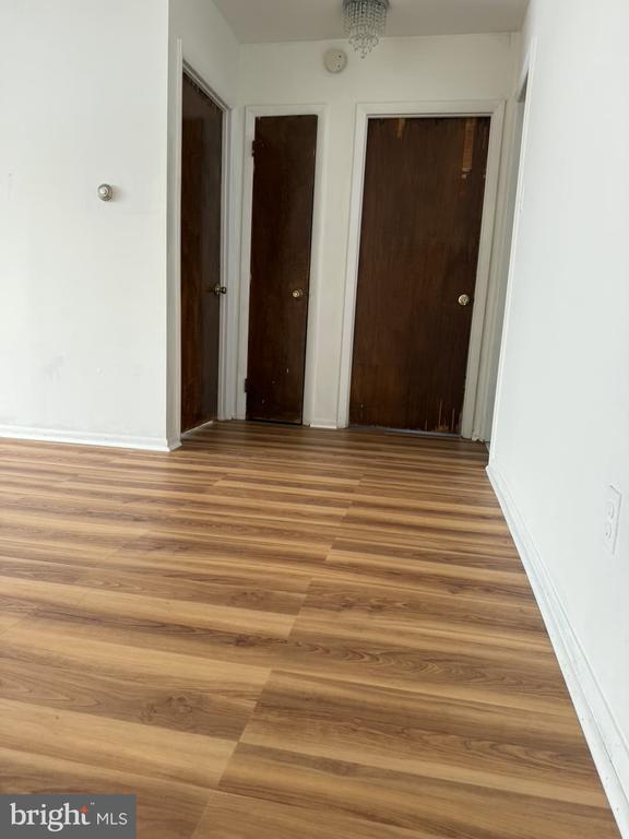 Building Photo - 219 W 6th St