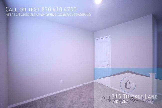 Building Photo - 715 Thicket Ln