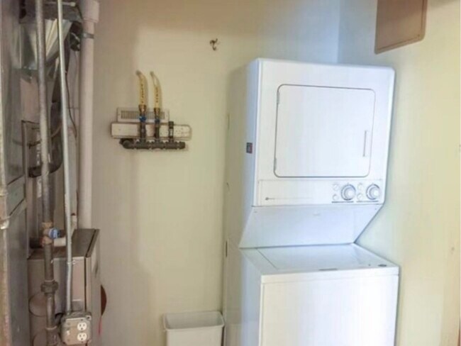 Building Photo - 24 Bay State Rd