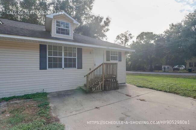 Building Photo - 124 30th 1/2 St-A