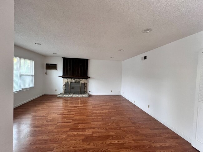 Building Photo - 3 Bedroom, 2.5 bath with Private Patio, Attached Garage and Washer/Dryer