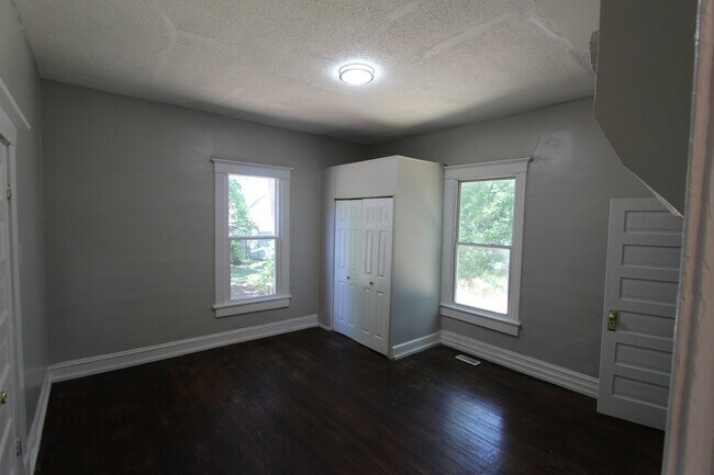 Building Photo - 215 Stewart Ave