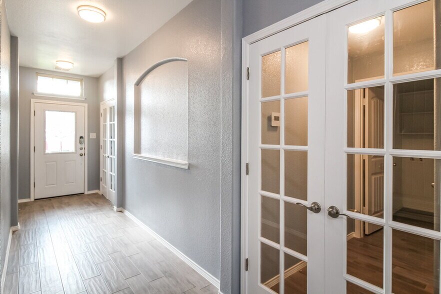 Building Photo - 6825 Waterhill Ln